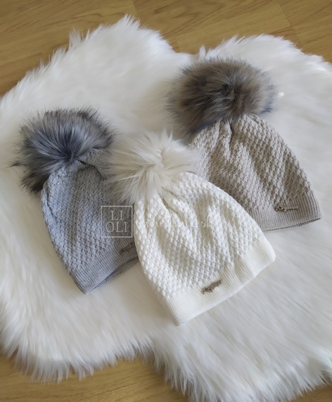 Dámska béžová zateplená čiapka s brmbolcom