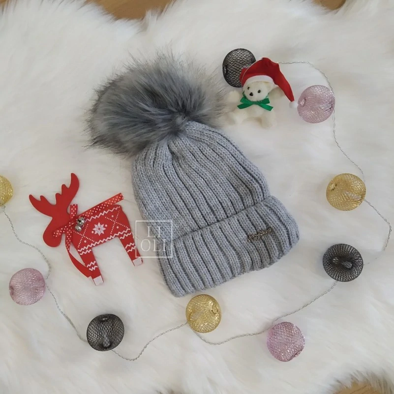 Dámska sivá pletená čiapka s brmbolcom