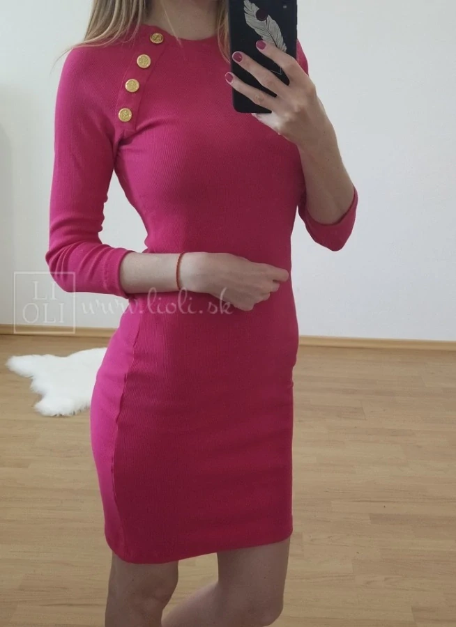 Dámske fuchsiové rebrované šaty so zlatými gombíkmi