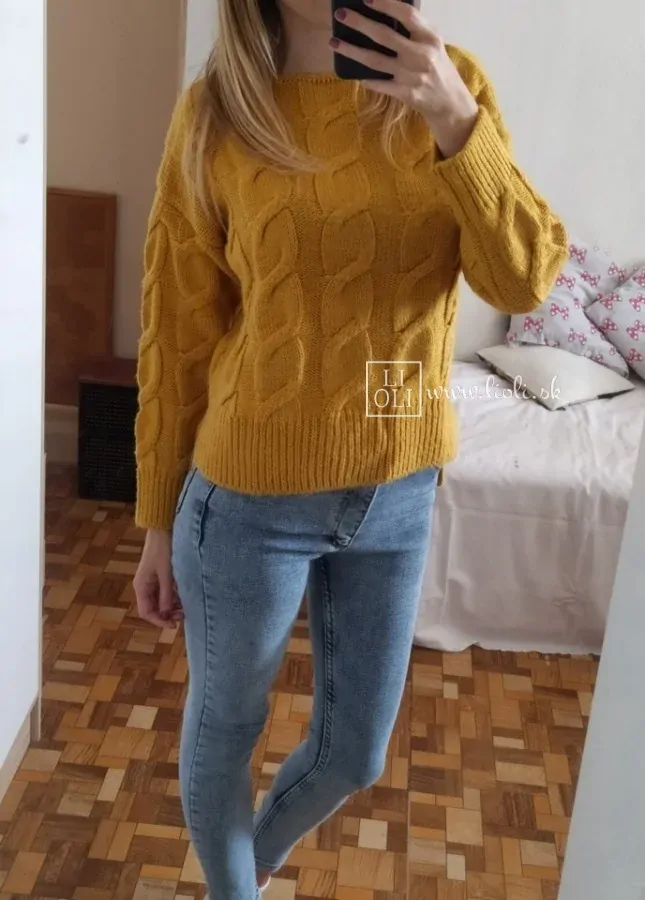 Pletený horčicový sveter so vzorom do pása